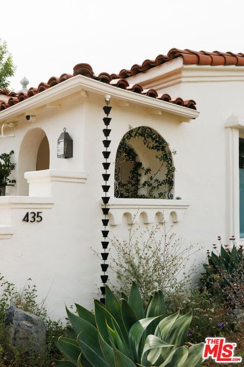 435 Vista Street, Los Angeles, California 90036, 3 Bedrooms Bedrooms, ,1 BathroomBathrooms,Single Family Residence,For Sale,Vista,24392067