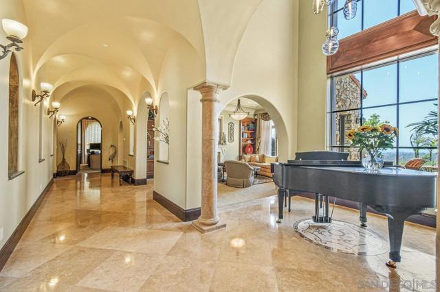 19557 Fortuna Del Este, Escondido CA: https://media.crmls.org/mediaz/1610f740-90f5-4d0c-9b5b-812eebf0d1ac.jpg
