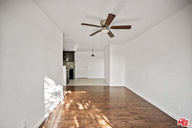 412 Coronado Terrace, Los Angeles CA: https://media.crmls.org/mediaz/16115d35-c7bd-400d-81b5-a319ba775bfd.jpg