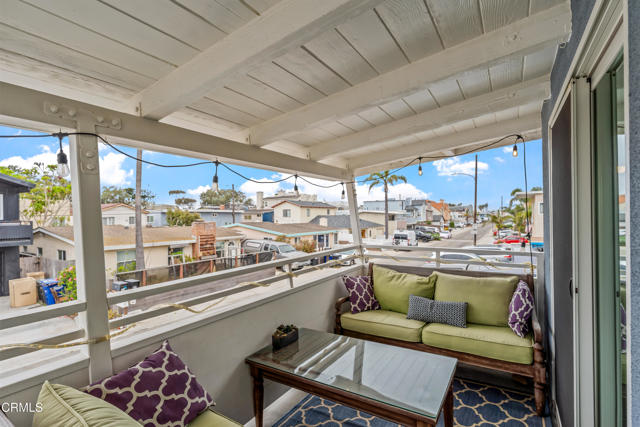 317 Cahuenga Drive, Oxnard CA: https://media.crmls.org/mediaz/16125242-80db-49e4-bf56-6e94bf62d663.jpg