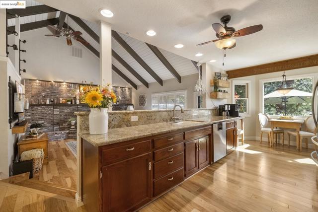 20581 Gerber Rd, Tuolumne CA: https://media.crmls.org/mediaz/16127e7b-56e2-40cf-b4ad-e41f37cdaa58.jpg