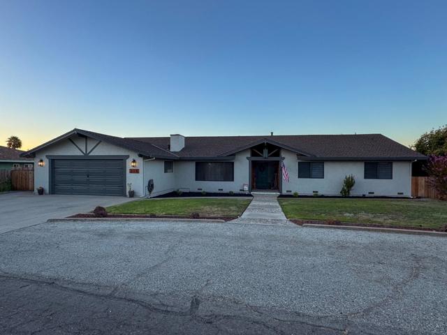215 Rays Circle, Hollister CA: https://media.crmls.org/mediaz/16128847-5fd7-4a5b-b0f9-b7da5a4ecb34.jpg
