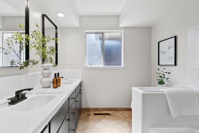 2050 Wooded Glen Drive, Los Altos CA: https://media.crmls.org/mediaz/161306c5-ecce-4321-8ec3-bc764d6abd02.jpg