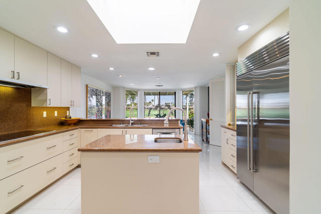 61 Mayfair Drive, Rancho Mirage CA: https://media.crmls.org/mediaz/16130a2c-faee-4789-96d2-d9fe1557593c.jpg