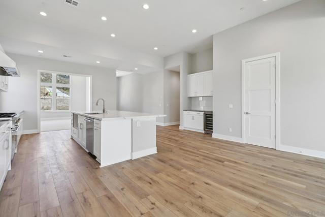 Image 6 of 50 For 15123 Larchmont St