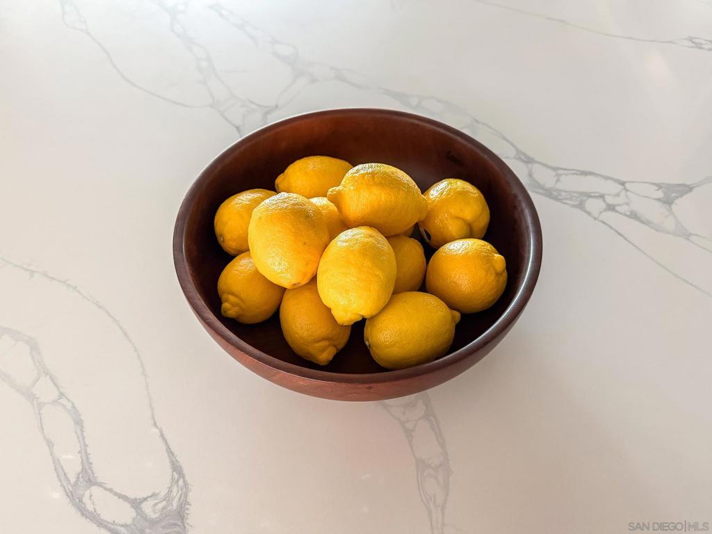 https://media.crmls.org/mediaz/1613f9eb-ea86-4a67-9b52-f2b4e49242b0.jpg?preset=X-Large