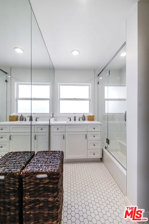 5761 Calpine Drive, Malibu CA: https://media.crmls.org/mediaz/16148df8-8d22-402a-a4cf-5fbe549ab6f3.jpg