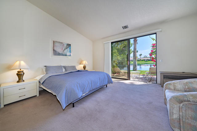 10317 Sunningdale Drive, Rancho Mirage CA: https://media.crmls.org/mediaz/16149ad6-6994-487e-81f9-bc92d11a8a31.jpg