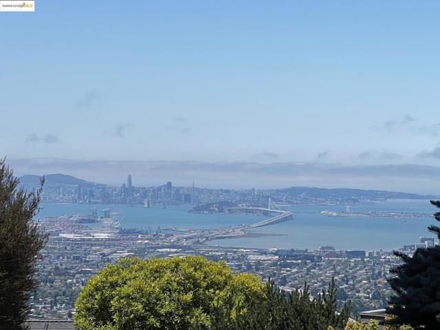 5950 Grizzly Peak Blvd, Oakland CA: https://media.crmls.org/mediaz/1614c43b-82ab-4429-88bb-d48b633c97a1.jpg