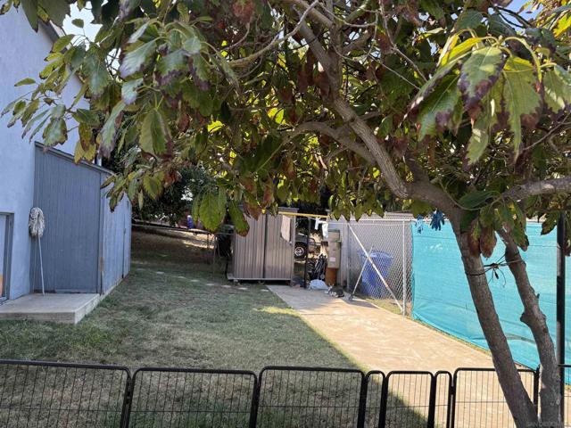 2722 2724 B Avenue, National City CA: https://media.crmls.org/mediaz/16154823-b1de-43fb-8477-d0030b629f41.jpg