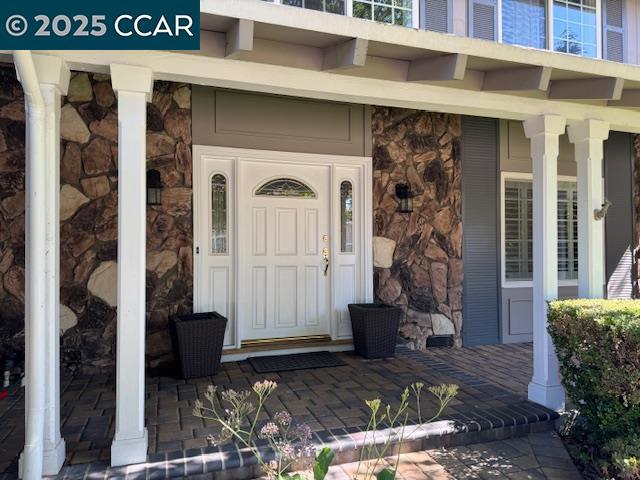 2524 Corte Del Marques, Walnut Creek CA: https://media.crmls.org/mediaz/161612bb-f477-4feb-8af7-b1a06ab88aa1.jpg