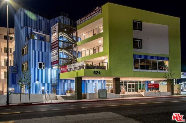 521 W Colorado Street, Glendale CA: https://media.crmls.org/mediaz/16165001-9bea-4a0b-8d34-a3c90d2118ae.jpg