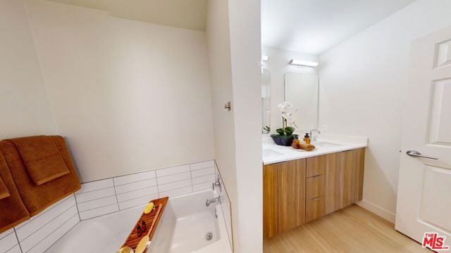 13900 Panay Way, Marina del Rey CA: https://media.crmls.org/mediaz/1617ada9-73b7-4ab0-a1b8-4575a8f103d0.jpg