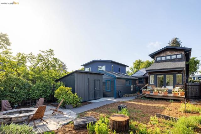 1334 Derby St, Berkeley CA: https://media.crmls.org/mediaz/1617e419-e5af-432b-b7f4-cdab06b25576.jpg