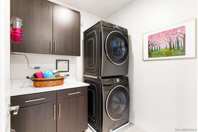 2400 Community Ln, San Diego CA: https://media.crmls.org/mediaz/1618509d-d294-4526-8727-304c745dbd0b.jpg