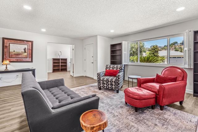 1261 La Mirada Ave, Escondido CA: https://media.crmls.org/mediaz/16185fc8-fcf1-4656-bb23-cede47c40f76.jpg