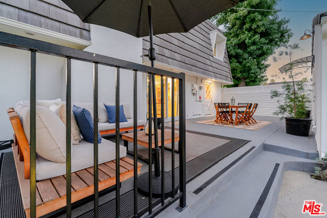 5056 Greenbush Avenue, Sherman Oaks CA: https://media.crmls.org/mediaz/1618b288-61f7-42cc-8208-f2a561b99749.jpg