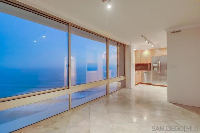 1720 Avenida Del Mundo, Coronado CA: https://media.crmls.org/mediaz/1618be9c-cd57-4757-9a08-a3bd6d5be8d9.jpg