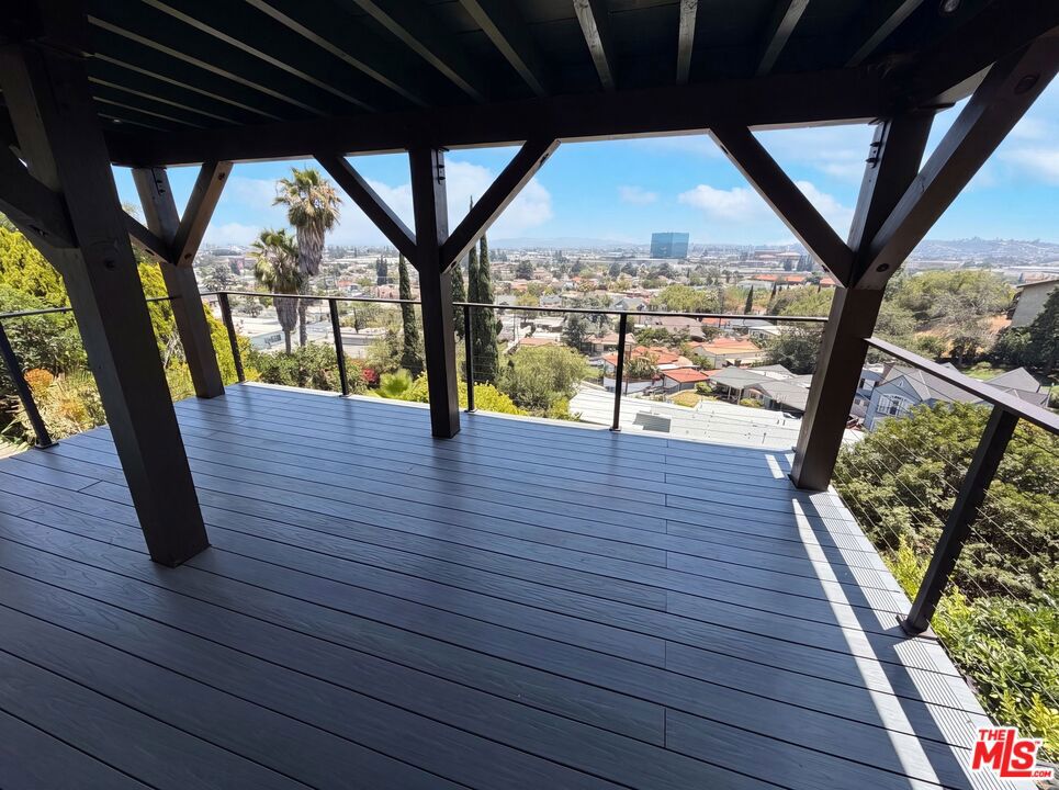 https://media.crmls.org/mediaz/1618cb2e-fbe5-4946-9e6f-b547cb6fd9bb.jpg?preset=X-Large