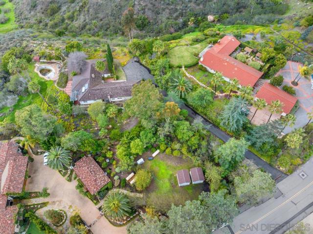 16574 Zumaque, Rancho Santa Fe CA: https://media.crmls.org/mediaz/161949b6-3e02-413a-8e78-d9754f9cf4a3.jpg