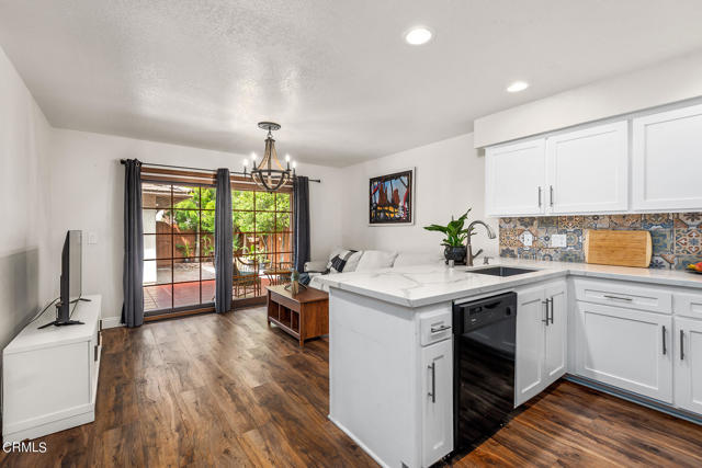 Detail Gallery Image 11 of 28 For 1129 Glenbridge Cir, Westlake Village,  CA 91361 - 2 Beds | 2 Baths