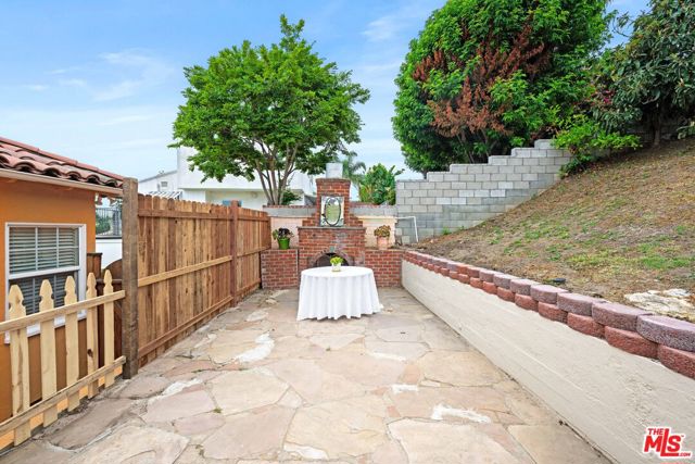 3715 Homeland Drive, View Park CA: https://media.crmls.org/mediaz/16198f30-b39f-4e8b-9edc-2948f1e5fa95.jpg