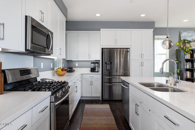 Detail Gallery Image 5 of 35 For 11825 Terra Vista Way #133,  Sylmar,  CA 91342 - 3 Beds | 2/1 Baths