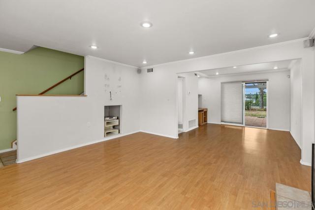 371 Kaymar Dr, San Diego CA: https://media.crmls.org/mediaz/161a5335-6af0-4bdd-9f22-f3e737537fa0.jpg