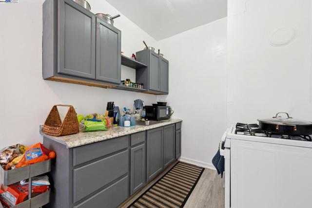 1360 Berkeley Way, Berkeley CA: https://media.crmls.org/mediaz/161ac25b-8afa-45e9-8768-e703dceef993.jpg