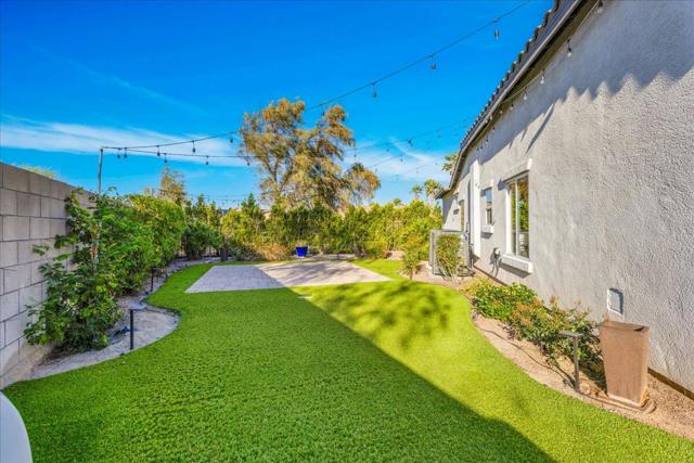 1121 Palmas, Palm Springs CA: https://media.crmls.org/mediaz/161ae3c0-3185-4b28-9172-9ef49358527b.jpg