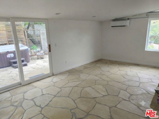2427 Liberty Lane photo 6