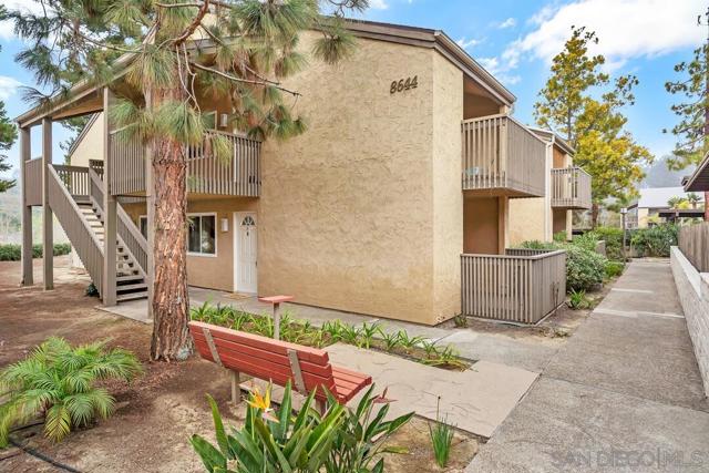 8644 Via Mallorca, La Jolla CA: https://media.crmls.org/mediaz/161b8bf3-5944-47c2-93d5-83465551b0f3.jpg