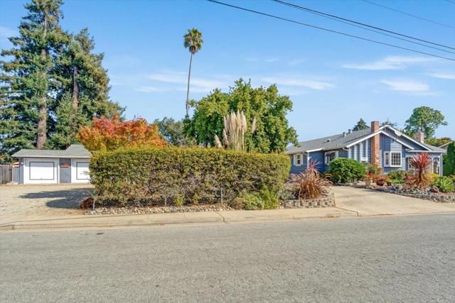 172 W Phillips Road, Watsonville CA: https://media.crmls.org/mediaz/161b9822-1f41-49e5-99c9-e2b4fc0f35ba.jpg
