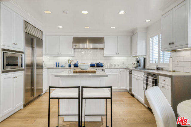 Drew Fenton | 11974 Mayfield Avenue Los Angeles CA | MLS: 7517831