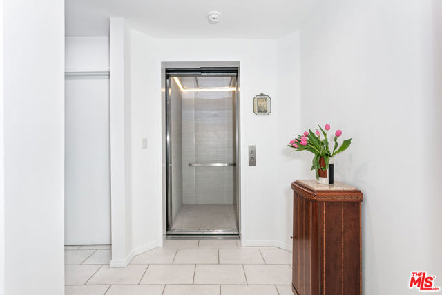 9033 Vista Grande Street, West Hollywood CA: https://media.crmls.org/mediaz/161c51cf-1465-44d1-b5bf-f917d2863475.jpg