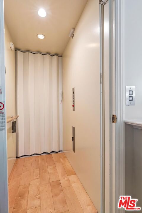 10798 Weyburn Avenue, Los Angeles CA: https://media.crmls.org/mediaz/161d1372-066c-45af-a19e-c3e5acf32eed.jpg