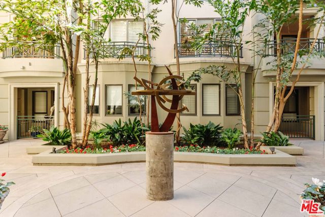 12218 Montana Avenue, Los Angeles CA: https://media.crmls.org/mediaz/161d19fb-9fc7-4076-a5cd-d0ffd12b5d9e.jpg