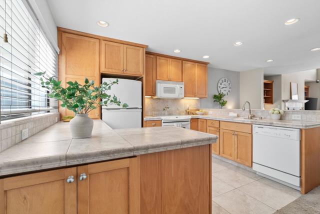 101 Shell Drive, Watsonville CA: https://media.crmls.org/mediaz/161d3ab9-3463-43f7-b7c3-2448227daf5e.jpg