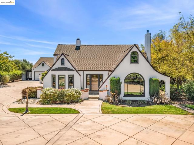 11081 BRENTWOOD BLVD., Brentwood CA: https://media.crmls.org/mediaz/161d4df5-dc4c-4fe6-ab84-f489a9b133c7.jpg