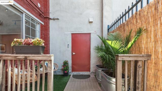 958 28th ST, Oakland CA: https://media.crmls.org/mediaz/161d72f4-61cb-4eda-9aea-3ac2107e03e4.jpg