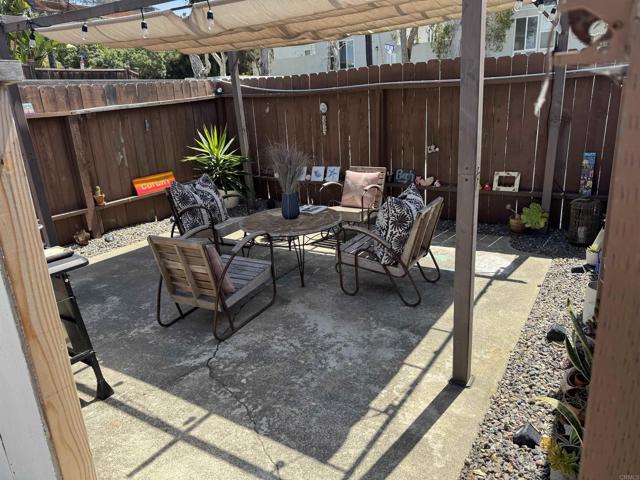 1801 Coast Blvd, Del Mar CA: https://media.crmls.org/mediaz/161d7a10-8139-4237-9374-c5ecefb4a0d7.jpg