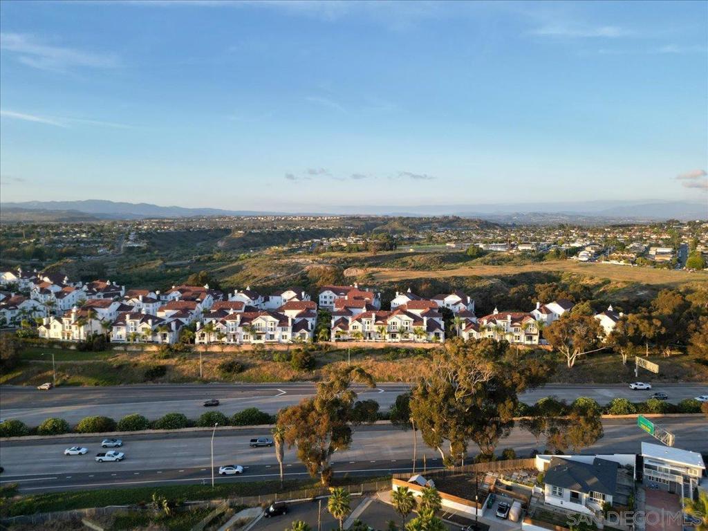 https://media.crmls.org/mediaz/161d9565-499b-4259-b34c-9d6f80f61f25.jpg?preset=X-Large