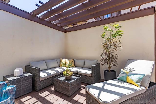 8666 Villa La Jolla Dr, La Jolla CA: https://media.crmls.org/mediaz/161e5c33-b1c3-479d-96c8-d293fea84139.jpg