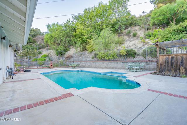 76 Robbins Court, Simi Valley CA: https://media.crmls.org/mediaz/161ee16f-71f4-4e5d-bac9-9639c177fd17.jpg