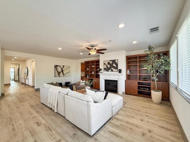 9283 Rancho Hills Drive, Gilroy CA: https://media.crmls.org/mediaz/161f6690-2356-4022-a526-2ec8025cc7b4.jpg