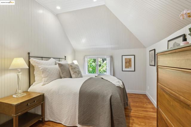 22 Sea View Ave, Piedmont CA: https://media.crmls.org/mediaz/161ff461-cbe4-47ca-8c3f-0761623692bd.jpg