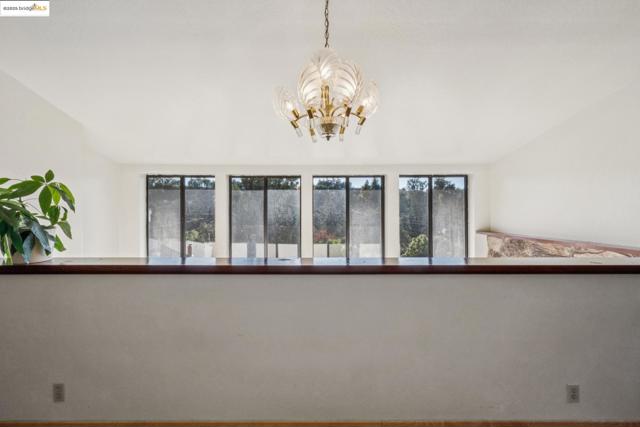 9090 Castlewood St, Oakland CA: https://media.crmls.org/mediaz/161ffb61-4249-45a8-a9c7-9f4921ed7ac9.jpg