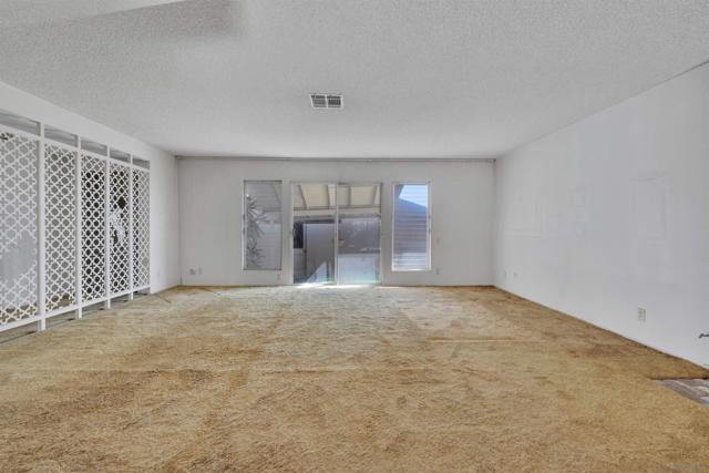 6800 Colorado Ave, La Mesa CA: https://media.crmls.org/mediaz/1620c9db-ce80-4492-9831-75f71212c3c6.jpg