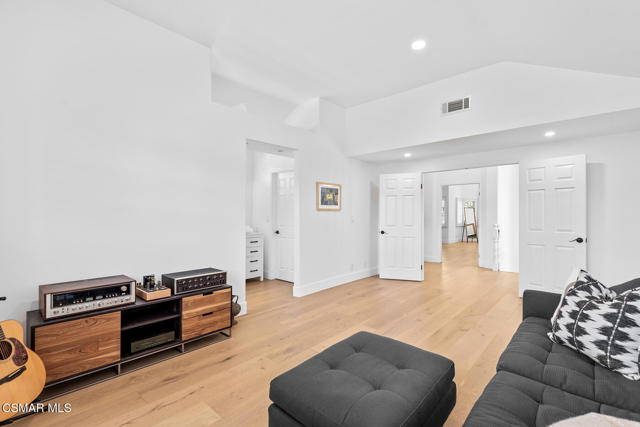 4799 Canterbury Street, Westlake Village CA: https://media.crmls.org/mediaz/1620d006-3366-41d5-9b40-54453c87585f.jpg