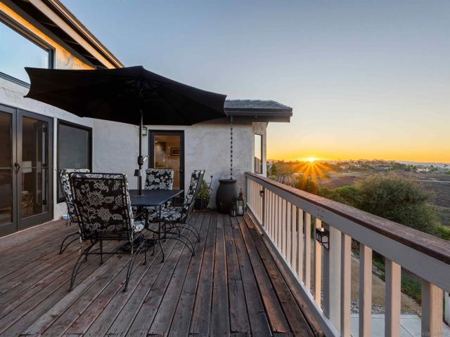 17924 Saint Andrews Dr, Poway CA: https://media.crmls.org/mediaz/16210c74-656e-4179-b6c4-846bfa13435e.jpg